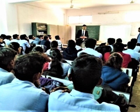 Students attending Guest Lecture on Cloud Computing